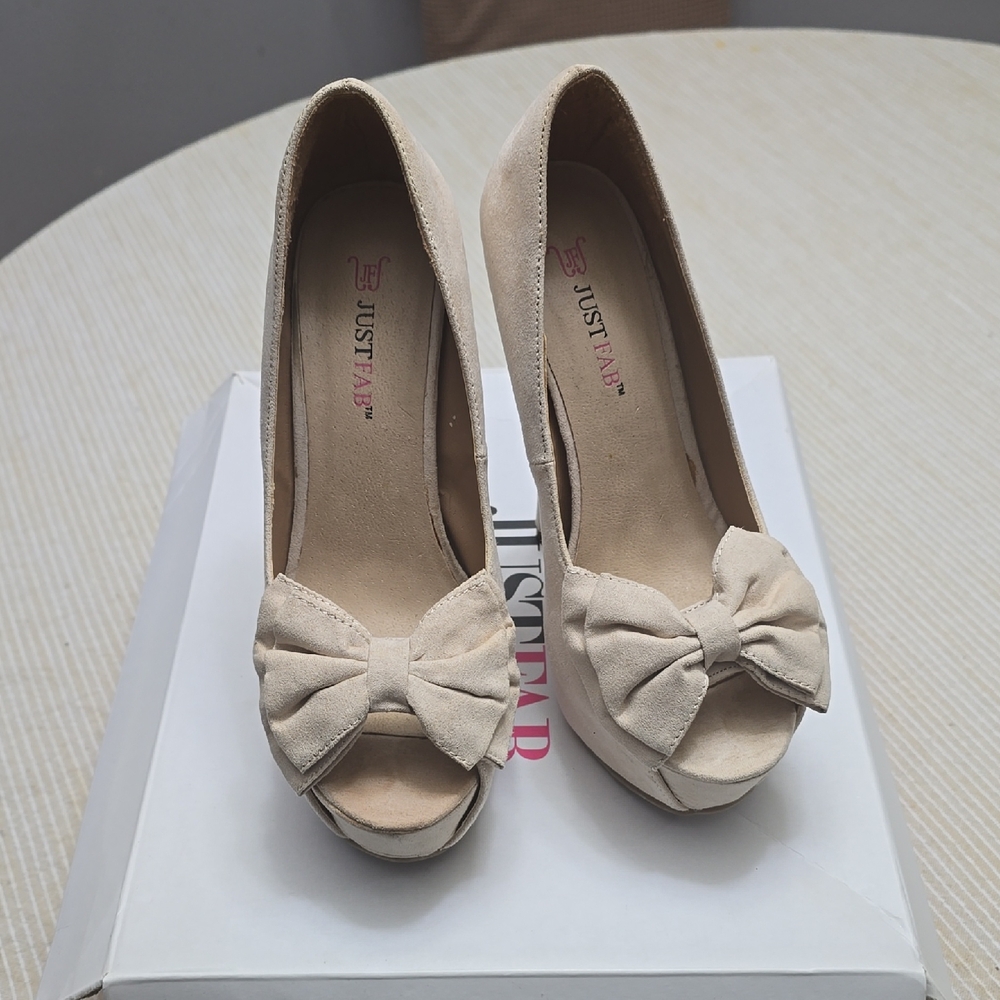 JustFab Women's Beige Bow Peep-Toe Heels